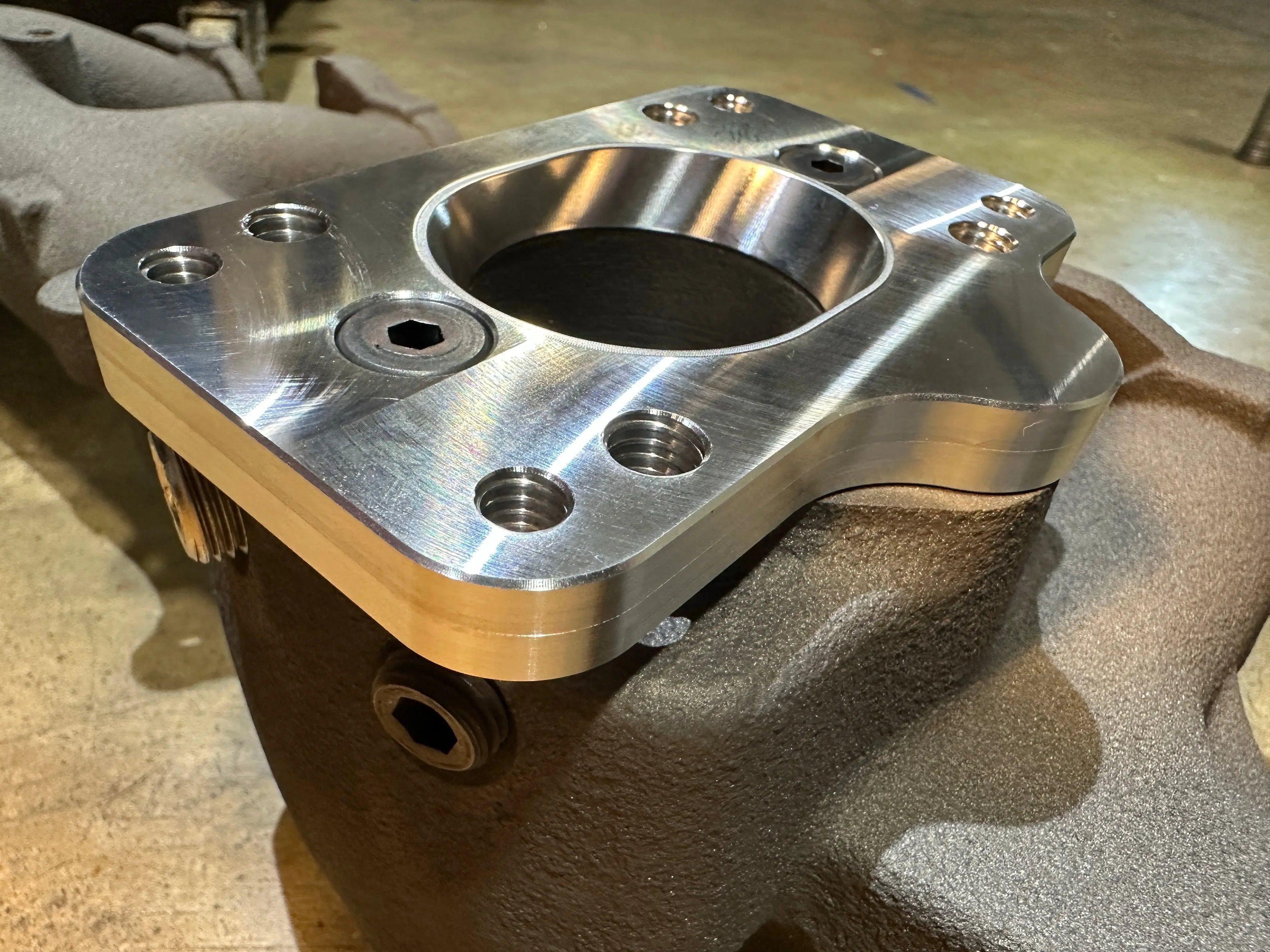 2 Barrel Carb Adapter 32/36 Ford 300-6 (2-11/16) S&D Machine